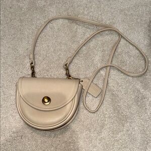 RARE FIND Vintage Coach 9826 1990s leather strap mini purse/belt bag